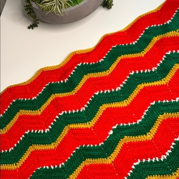 Hand crocheted red yellow gold green throw blanket cozy warm throw - Picture 5 of 6